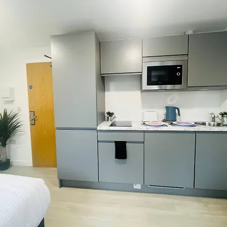 Modern Minimalist Studio In Stretford *