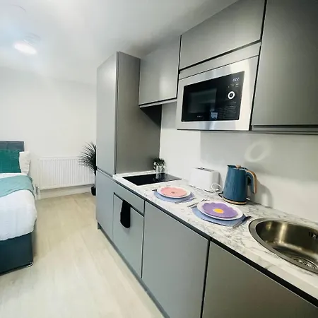 Modern Minimalist Studio In Stretford アパート マンチェスター