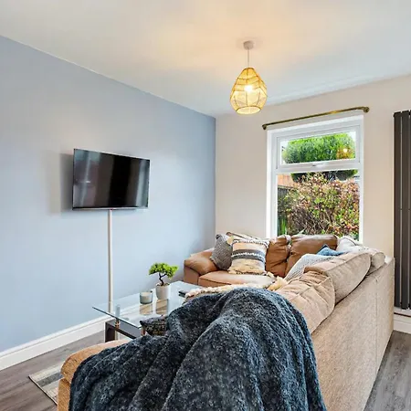Semesterbostad Pass The Keys Chic 3-bedroom Retreat By Etihad Stadium And New Coop Live Arena Manchester