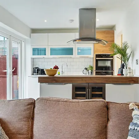 Semesterbostad Pass The Keys Chic 3-bedroom Retreat By Etihad Stadium And New Coop Live Arena Manchester