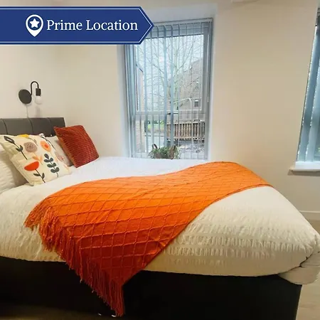 Artistic Studio In Stretford Apartment *