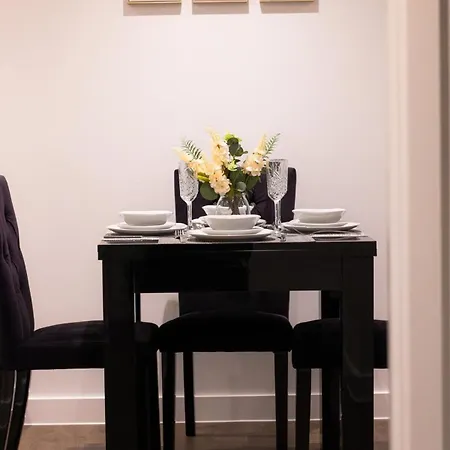 Luxury Mcr 2bed,2bath Apartment- Location! Manchester