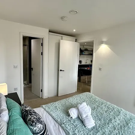 Lux Livin' - Luxury 2 Bed With Sky Garden Apartment Manchester