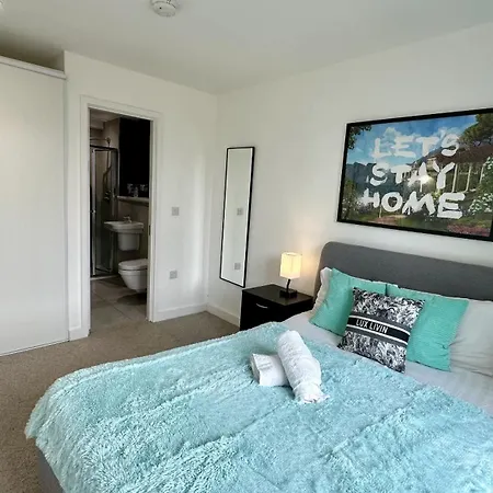 Lux Livin' - Luxury 2 Bed Apartment With Sky Garden *