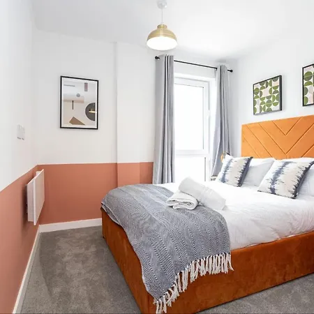 Apartment View 5 Minutes To Center With Free Parking Nearby *