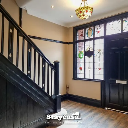 Spacious 6-bed With Large Patio And Free Parking Tatil Evi *