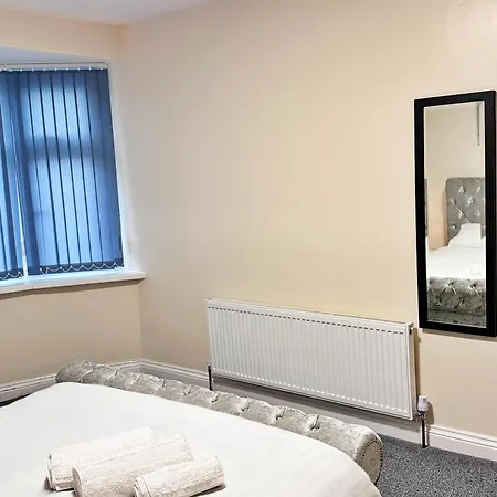 בית נופש Full In Heywood Street Near Cheetham Hill מנצ'סטר