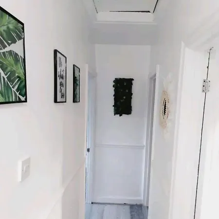 Cozy 3 Bedroom Close To Town *