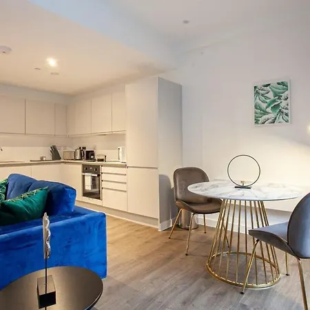 Lovely 1 Bed In Converted Printing Press