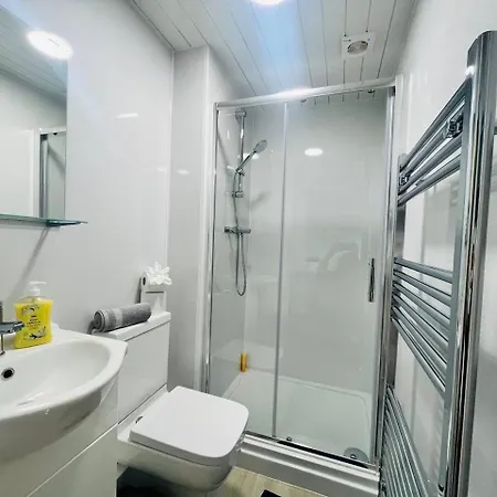 Stretford Sanctuary: Stylish Studio דירה מנצ'סטר