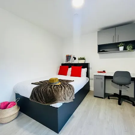 Chic Hideaway: Modern Studio In Stretford Apartment Manchester