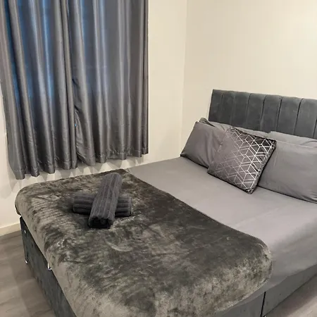Modern Smart 2 Bedroom Apartament
