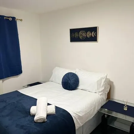 Дом отдыха Salford 2-bed - Near Uni & Mcr Centre