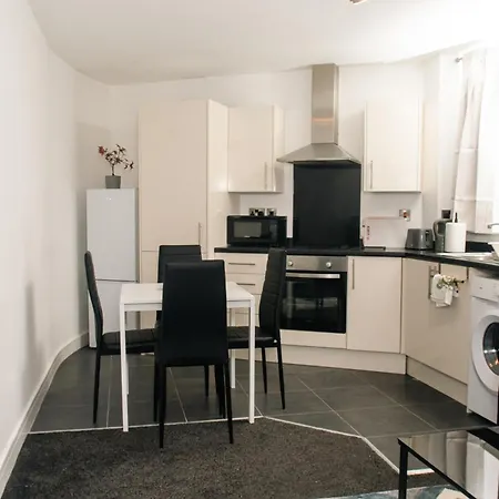 Bright And Stylish - 2 Bedroom - Free Parking, Transit Links, Close To Stadiums Apartment Manchester
