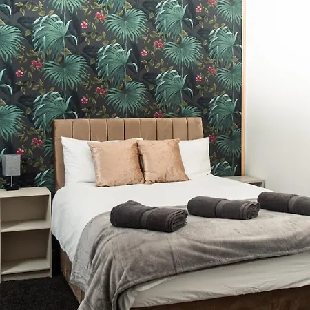 Bright And Stylish - 2 Bedroom - Free Parking, Transit Links, Close To Stadiums * Manchester