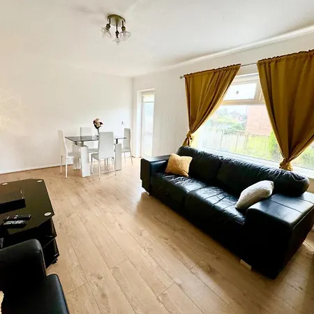 Cosy & Quiet House Close To Etihad And Centre 別荘 *