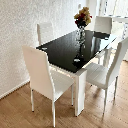 Cosy & Quiet House Close To Etihad And Centre *