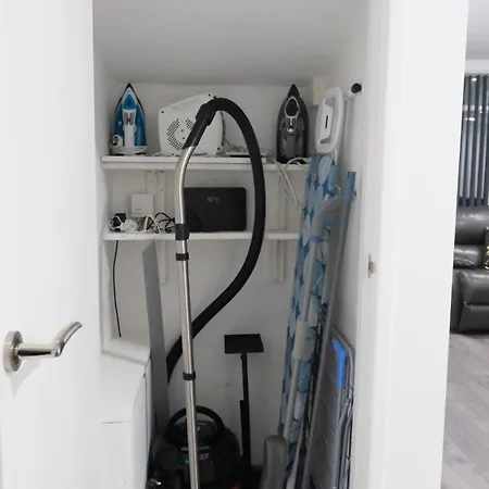 Holiday home Etihcity - 3 Bedroom Semi - Free Parking Near Etihad Stadium, Tourist Attractions, Centre, Transport And Motorway Links Next To Mcdonald's - Sky N Netflix Manchester