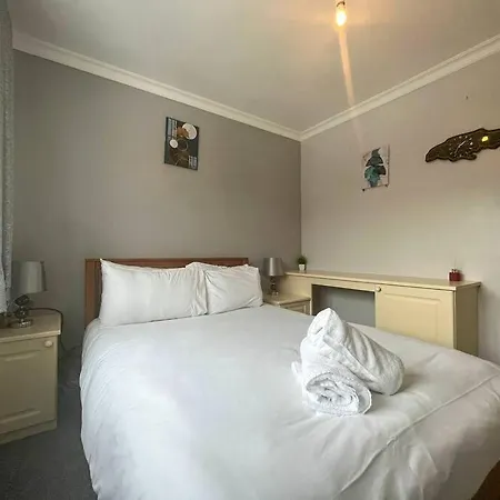 Free Parking - Close To Centre Holiday home