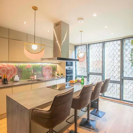 Luxury Roof Terrace Townhouse * 맨체스터