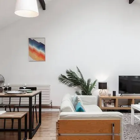 2 Bed Nq Loft Conversion Centre *