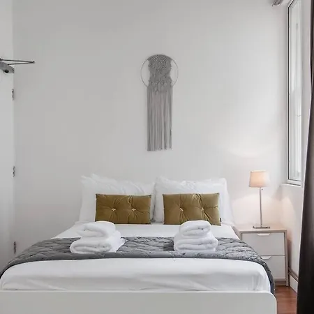 2 Bed Nq Loft Conversion Centre *