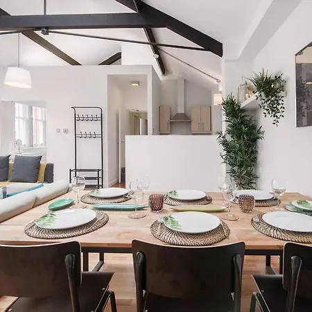 2 Bed Nq Loft Conversion Centre *
