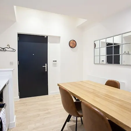 Super 2 Bed Close To Victoria Station *