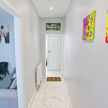 Holiday home Pass The Keys 5 Min Walk Free Parking Coop Live And Ethiad Arena Manchester