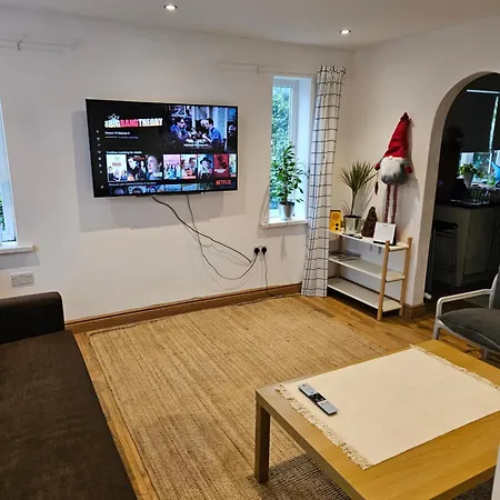Beautiful House In The Heart Of A Golf Course. Apartment Manchester
