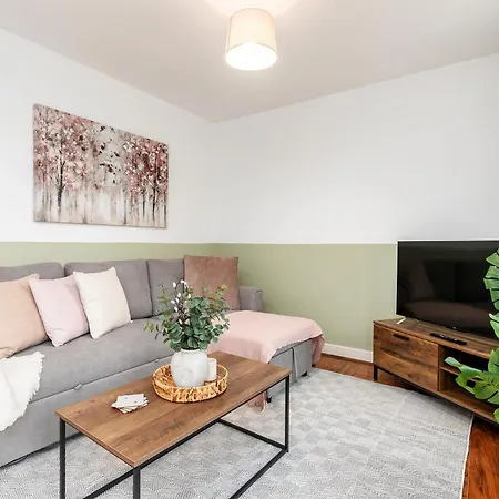 6 Guests - 3 Bedrooms - Free Wi-fi -