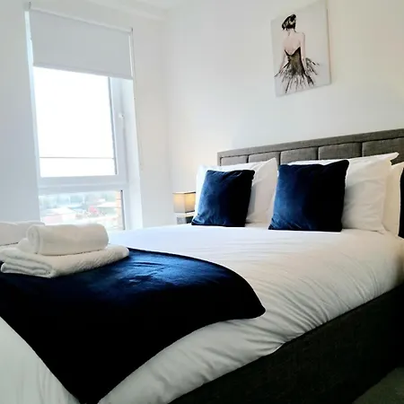 Balcony, Waterfront, En-suite, Roof Terrace, Yogo Exercise Studio, City Views Salford Apartment Manchester