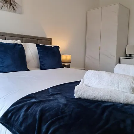 Balcony, Waterfront, En-suite, Roof Terrace, Yogo Exercise Studio, City Views Salford Manchester
