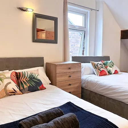 Homely 4-bedroom House Hotel 3*