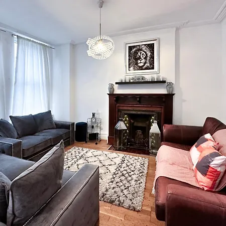 Homely 4-bedroom House Hotel Manchester