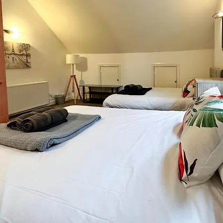 Homely 4-bedroom House 3*