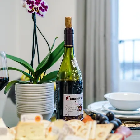 Apartment The Sunset - Modern 2 Bed Cityview Haven In Centre. Perfect For Family, Business And Leisure Stays