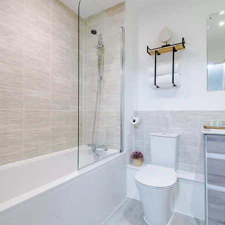 The Sunset - Modern 2 Bed Cityview Haven In Centre. Perfect For Family, Business And Leisure Stays