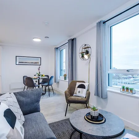 Apartment The Sunset - Modern 2 Bed Cityview Haven In Centre. Perfect For Family, Business And Leisure Stays *