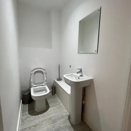 High End 2bed Duplex Apt With Top Floor Terrace Near City Centre Salford Lägenhet *