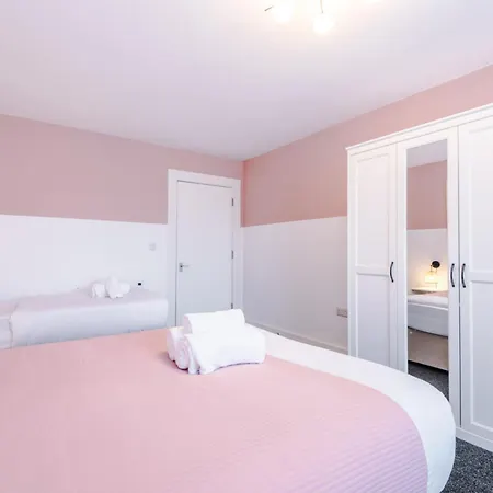 Elm , Collection Of Available Near Media , Free Parking 3*