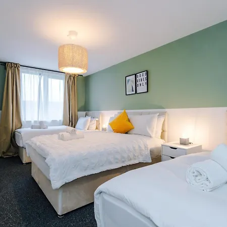 Elm , Collection Of Available Near Media , Free Parking