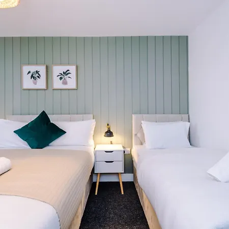 Elm , Collection Of Available Near Media , Free Parking 3*