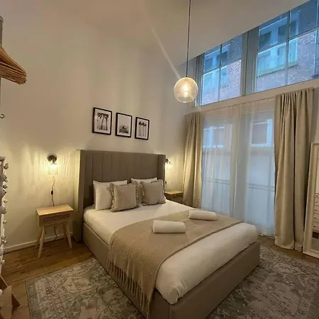 Casa de Férias Stunning City Centre Loft, 2 Bed 2 Bath