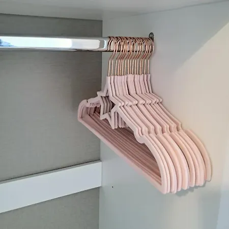 Balcony, Waterfront, En-suite, Roof Terrace, Yogo Exercise Studio, City Views Salford Apartment *