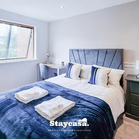 Bright 2 Bedroom With Balcony In Centre