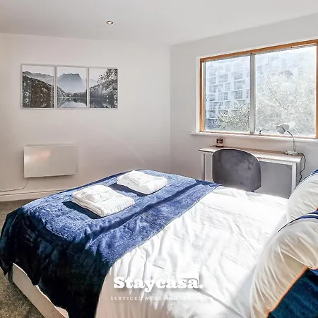 Bright 2 Bedroom With Balcony In Centre