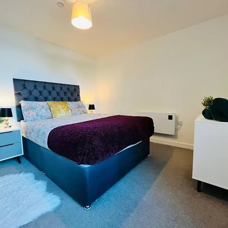 Beautiful 3br Penthouse In Old Trafford *