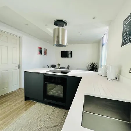 Beautiful 3br Penthouse In Old Trafford