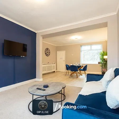 Luxurious & Homely 2 Bedroom By Opuluxe Short Lets & Serviced Near Center With Free Parking * Μάντσεστερ